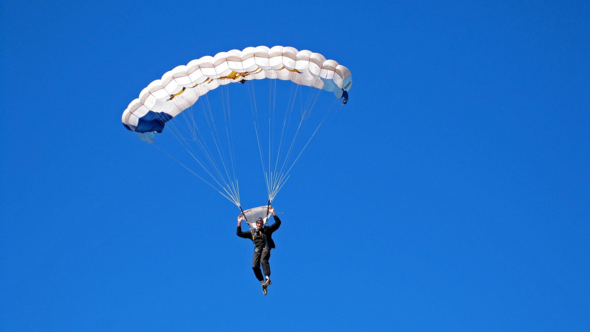 青少年“追梦之旅”篮球公益项目在全国多地同步推进，篮球追逐梦